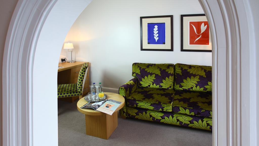 The Chequers Hotel Newbury  Exteriör bild
