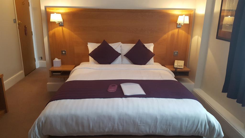 The Chequers Hotel Newbury  Exteriör bild