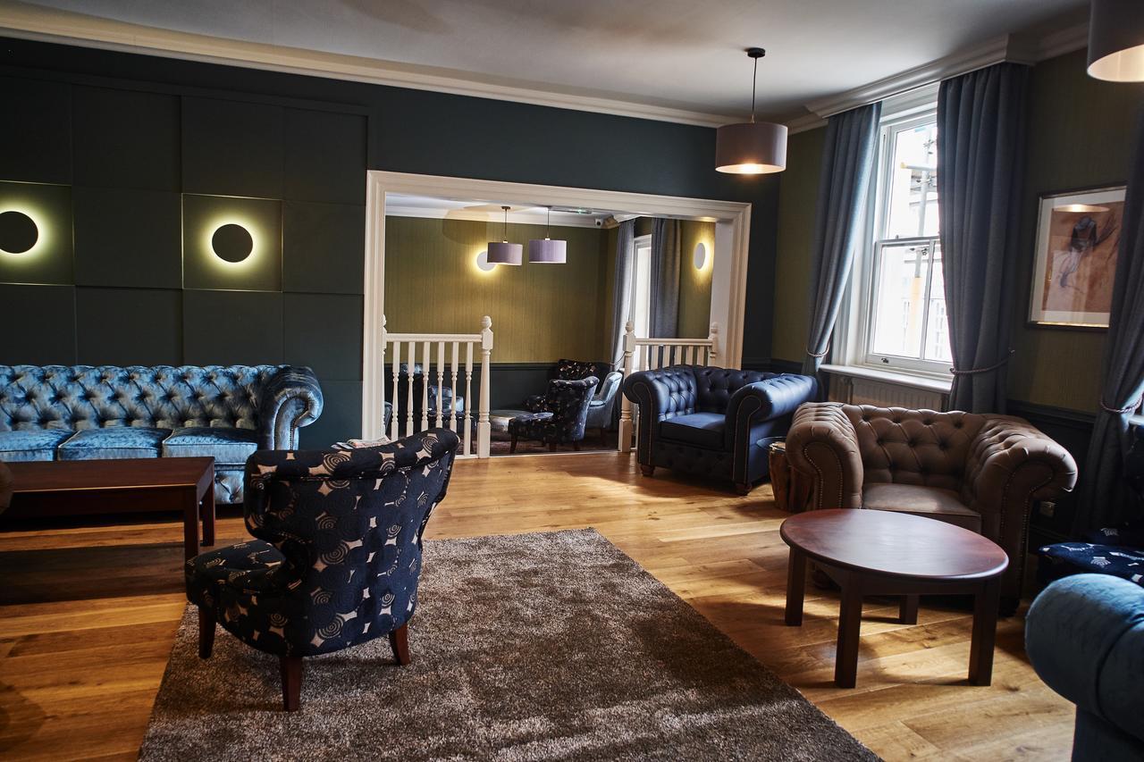 The Chequers Hotel Newbury  Exteriör bild