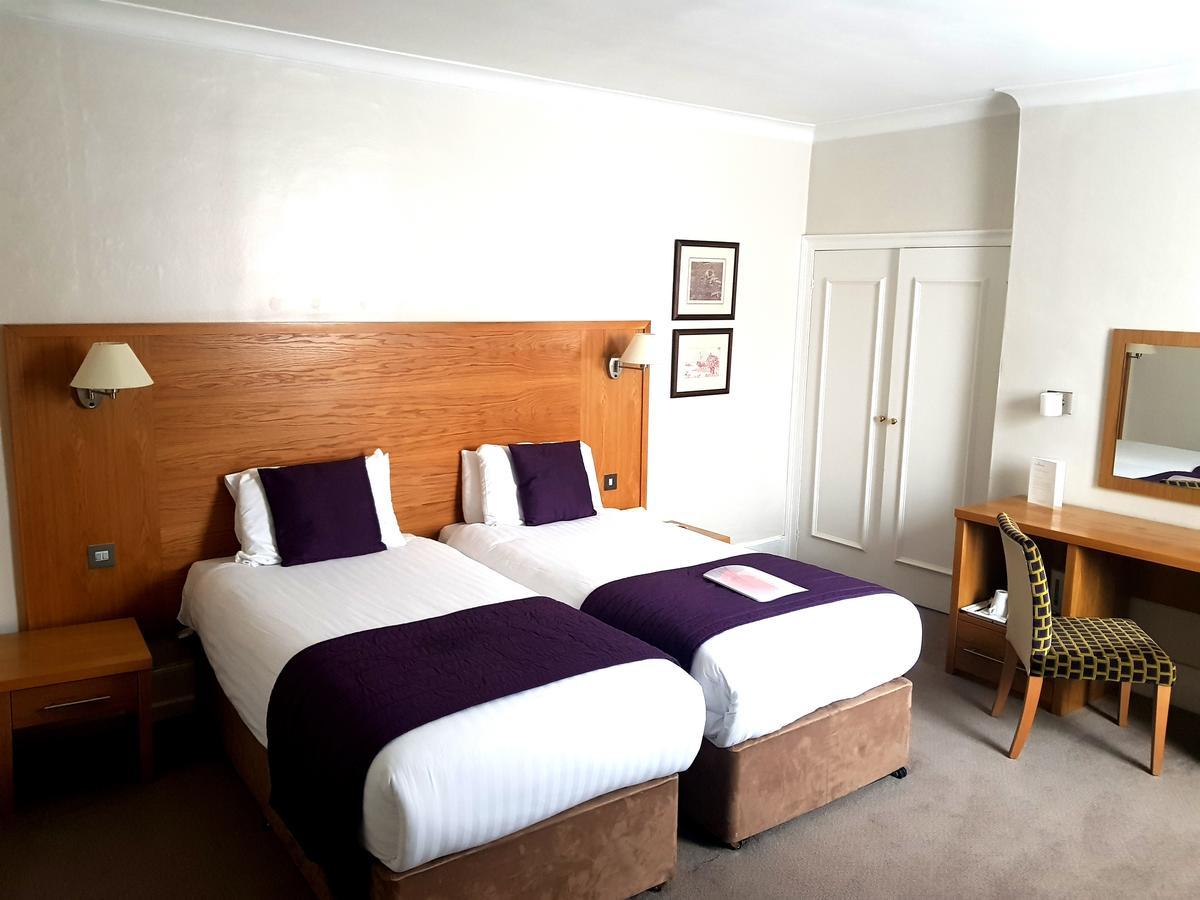 The Chequers Hotel Newbury  Exteriör bild