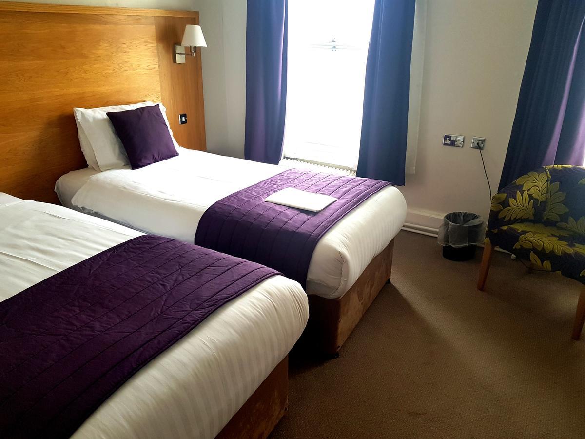 The Chequers Hotel Newbury  Exteriör bild